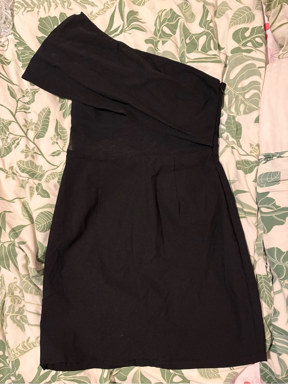 Super down Black One-Shoulder Cocktail Dress